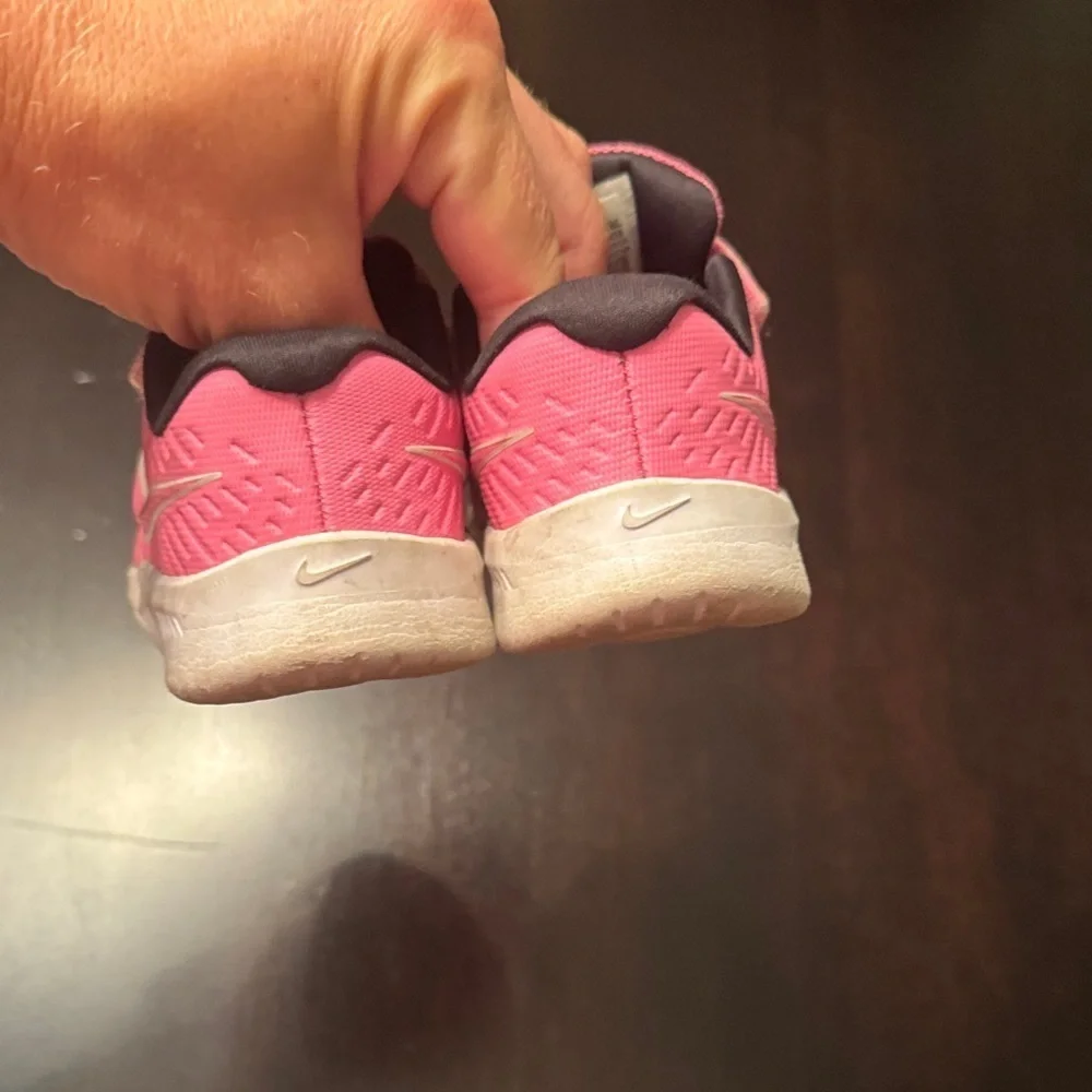 Nike Kids Sneakers in Bold Pink